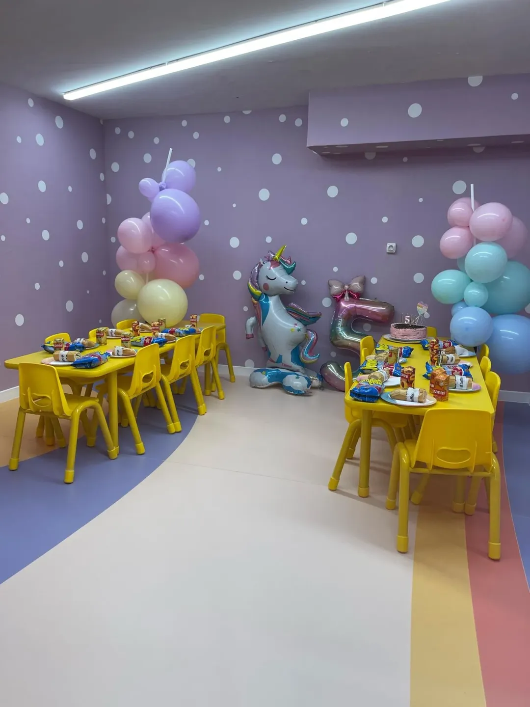 Mesas de cumpleaños con unicornio