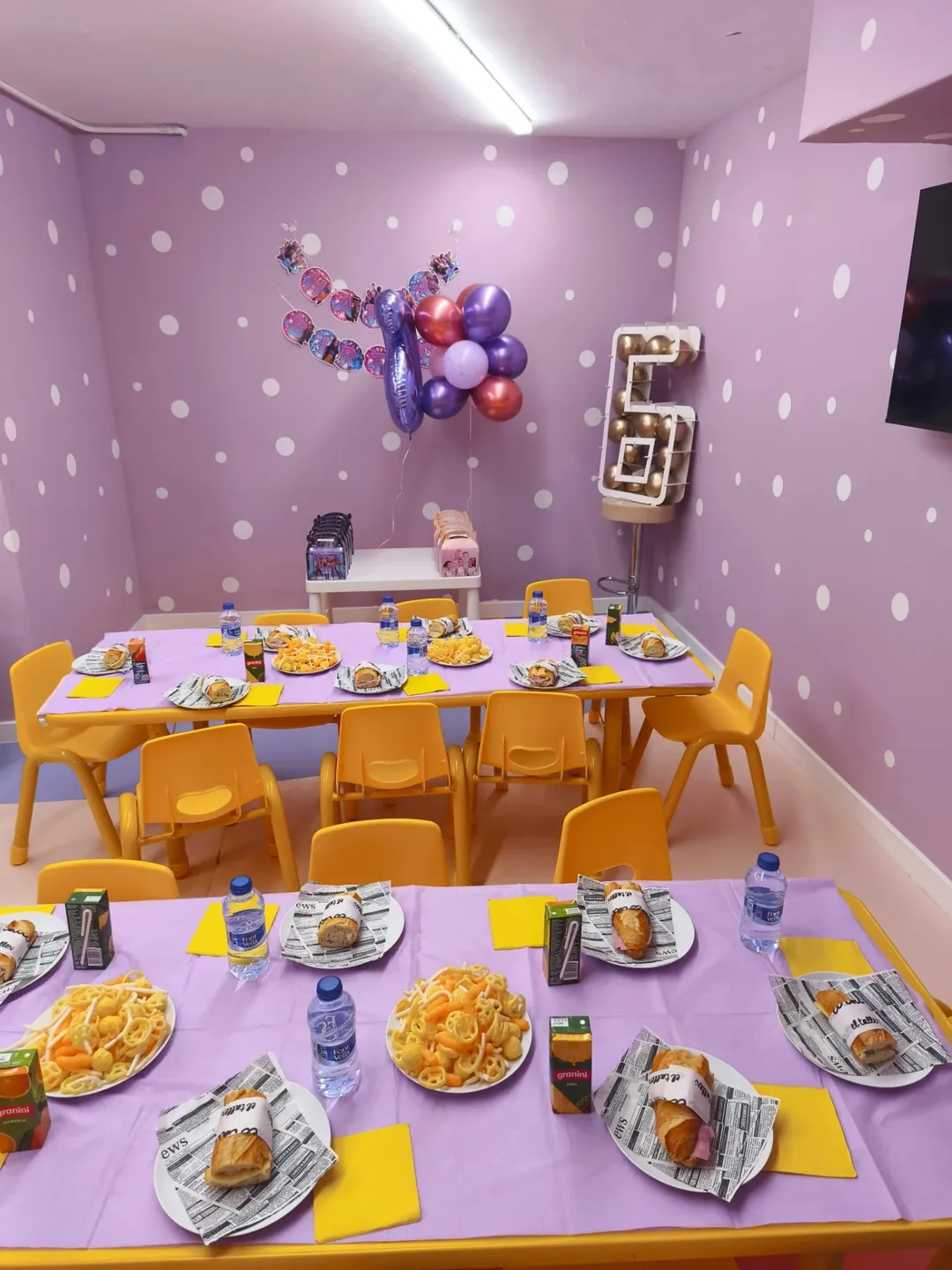 Sala de cumpleaños decorada
